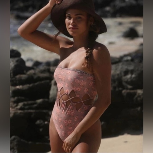 Acacia Mundaka One Piece Swimsuit - Women's size MEDIUM - Picture 1 of 10